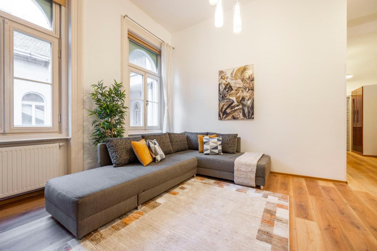 Spacious & Cozy Central Apartment W/ Terrace Budapest Exterior foto