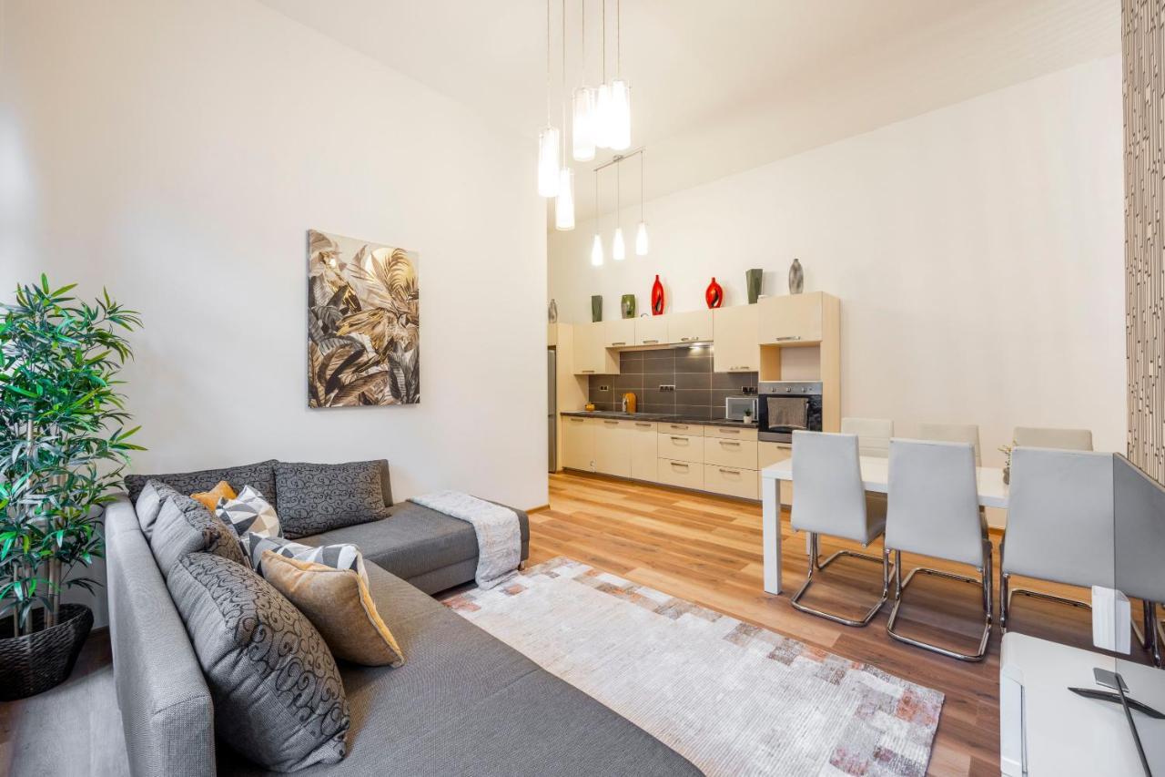 Spacious & Cozy Central Apartment W/ Terrace Budapest Exterior foto